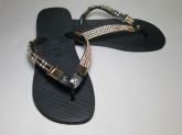 Havaianas com tira metálica e manta de Strass Dourado